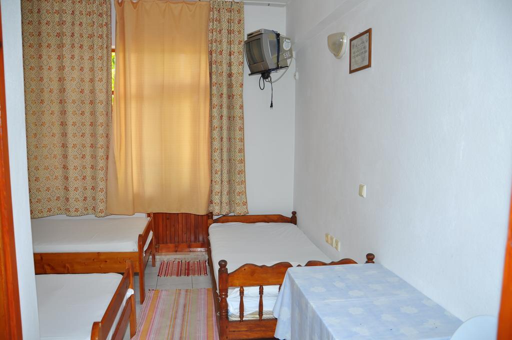 Keramos Pansiyon Finike Ruang foto