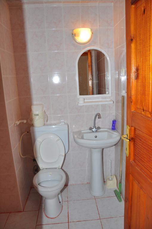 Keramos Pansiyon Finike Bagian luar foto